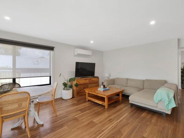 Spacious Family Home Opposite the Rail Trail Short Term Lease Only