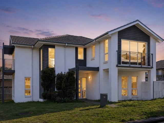 Spacious Family Home Opposite Tranquil Bushland