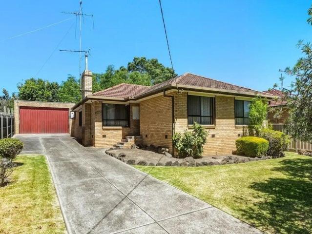 Spacious Family Home Opposite Attwood Creek Reserve