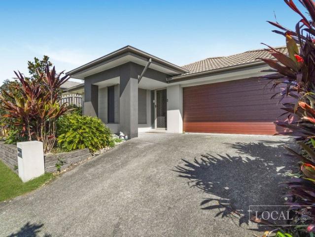 Spacious Family Home Opposite Chamberlain Rise Park