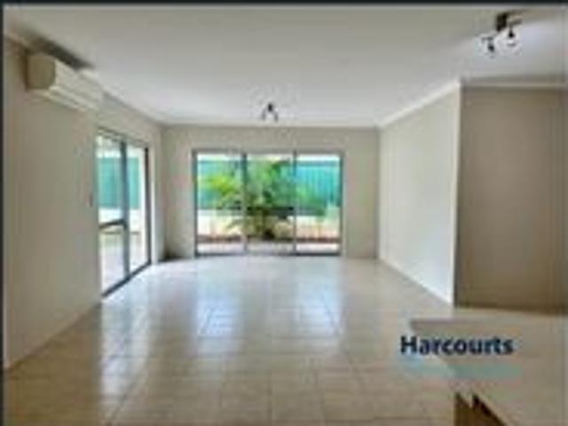 Spacious Family Home Opposite Charles Riley Reserve