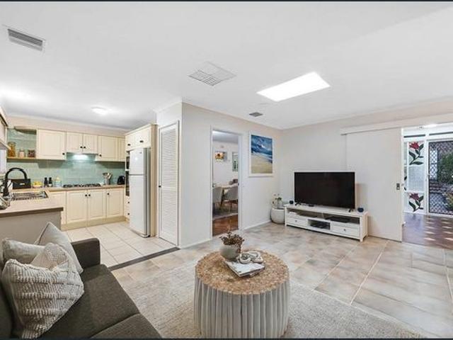 Spacious Family Home Opposite Elliston Reserve – Comfort, Space & Energy Efficiency