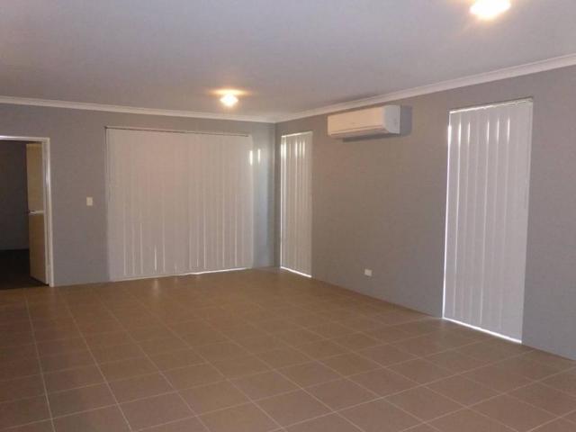 Spacious Family Home Opposite Park