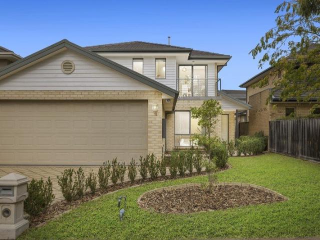 Spacious Family Home Opposite Parkland in Sanctuary Lakes!
