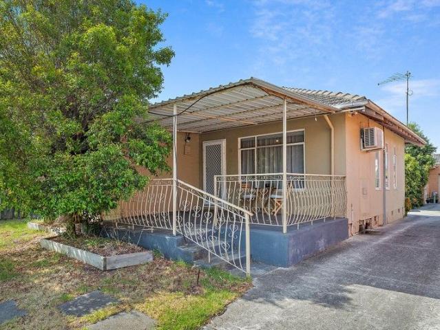 Spacious Family Home Opposite School, Walk to Northland