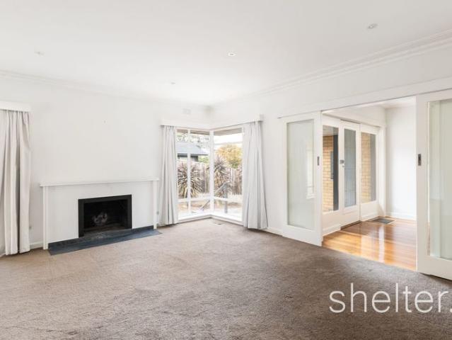 Spacious Family Home or ideal for Professionals Working From Home
