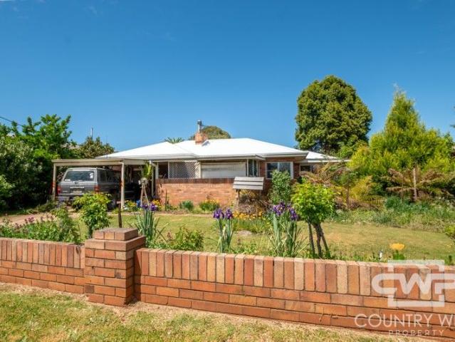 Spacious Family Home Perfect Location!