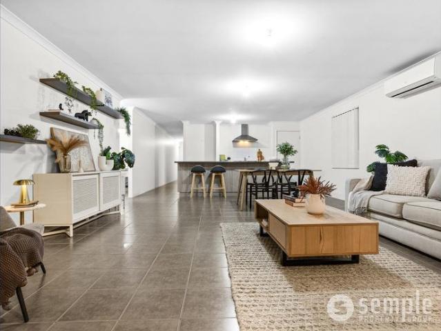 Spacious Family Home quick access to Kwinana freeway!