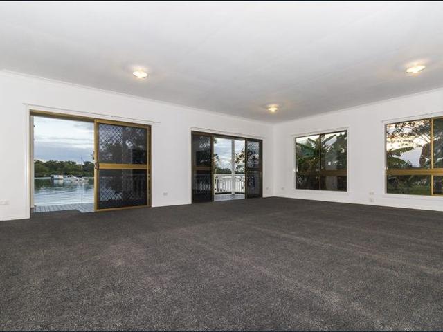 Spacious Family Home Right On The Waterfront!