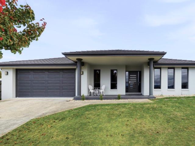 Spacious family home, separate lounge and drive through access to double garage and workshop