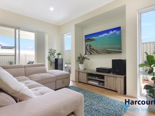 Spacious Family Home surrounded with great schools in walking distance