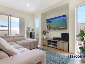 Spacious Family Home surrounded with great schools in walking distance