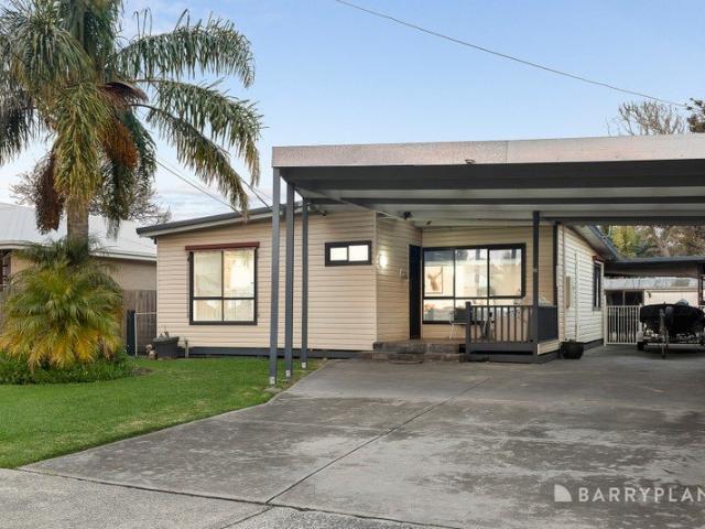 Spacious Family Haven in Coveted Golden Square