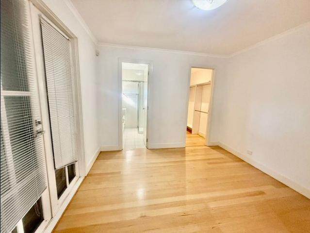 Spacious Family Haven in Sought After GWSC & Glendal Primary School Catchment STSC