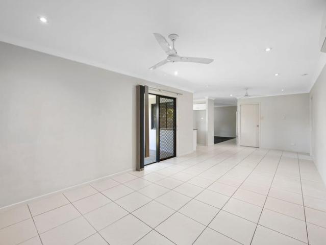 Spacious Family Haven in the Heart of Mount Low