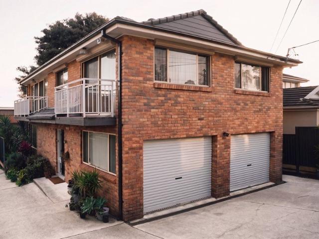 Spacious Family Haven with Versatile Living and Entertaining Spaces
