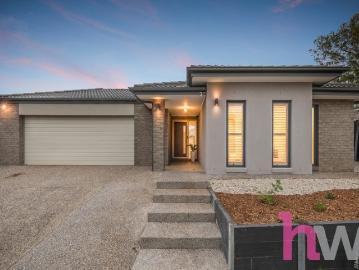 Spacious Family Haven with Dream Backyard at 22 Brolga Way, Lara