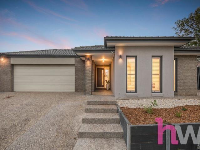 Spacious Family Haven with Dream Backyard at 22 Brolga Way, Lara