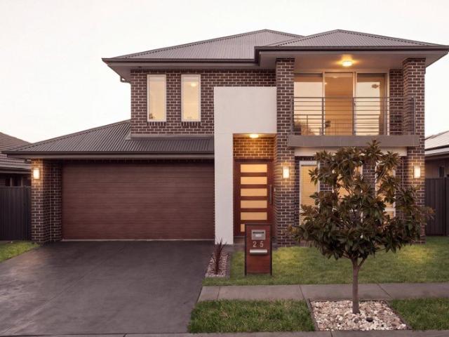 Spacious Family Haven with Four Bedrooms and Expansive Outdoor Living