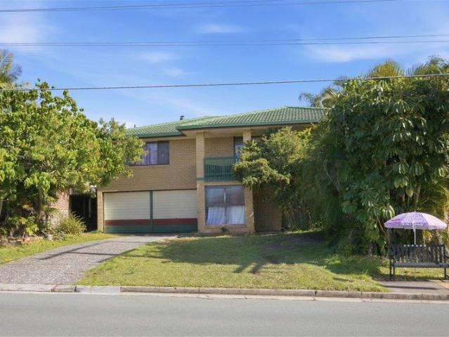 Spacious Family Haven with Granny Flat, Pool & Endless Possibilities