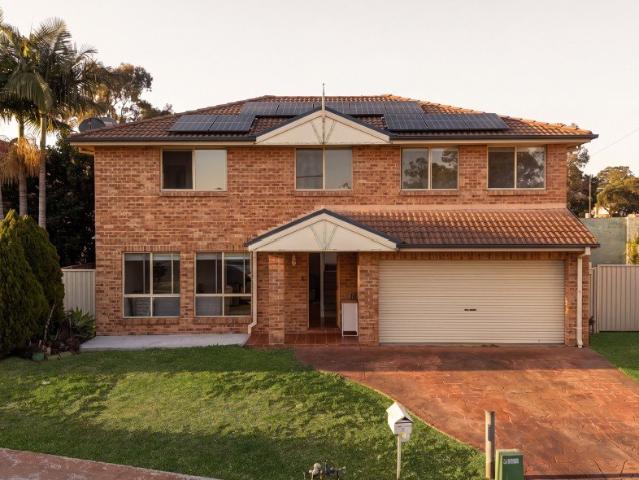 Spacious Family Haven with Modern Comforts and Outdoor Retreat