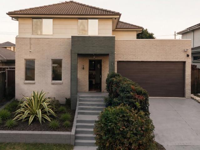 Spacious Family Haven with Pool and Versatile Living Spaces