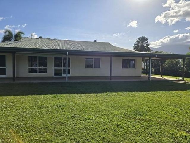 Spacious Family Haven with Pool, Solar & Mountain Outlook