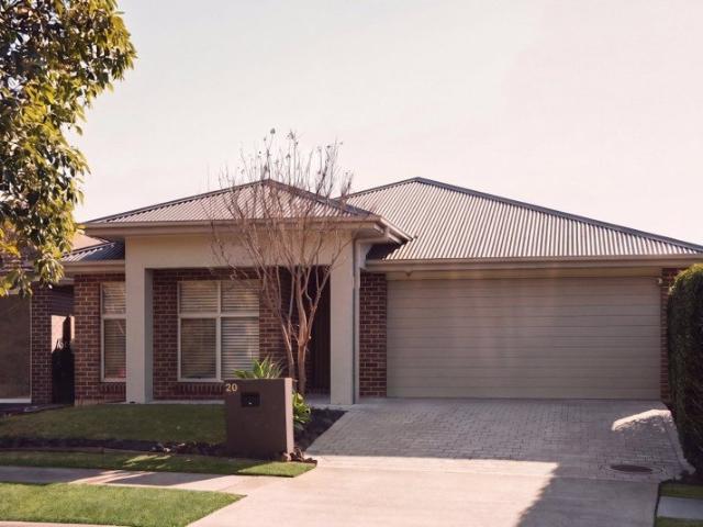 Spacious Family Haven with Seamless Indoor Outdoor Living in Gledswood Hills