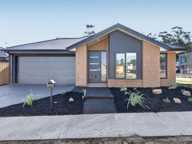 Spacious Family Living Meets Contemporary Style!
