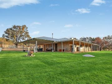 Spacious Family Living Meets Lifestyle Acreage in a Prime Rural Location