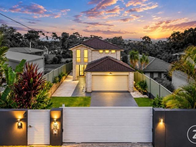 Substantial Coastal Residence Offering Exceptional Scale & Lifestyle