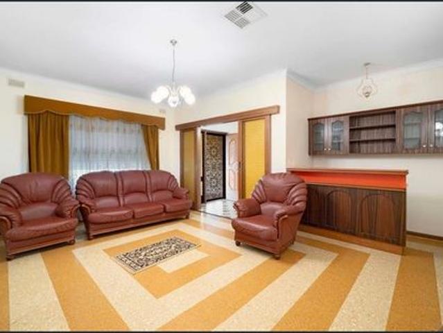 Spacious Family Living Moments from Henley Beach