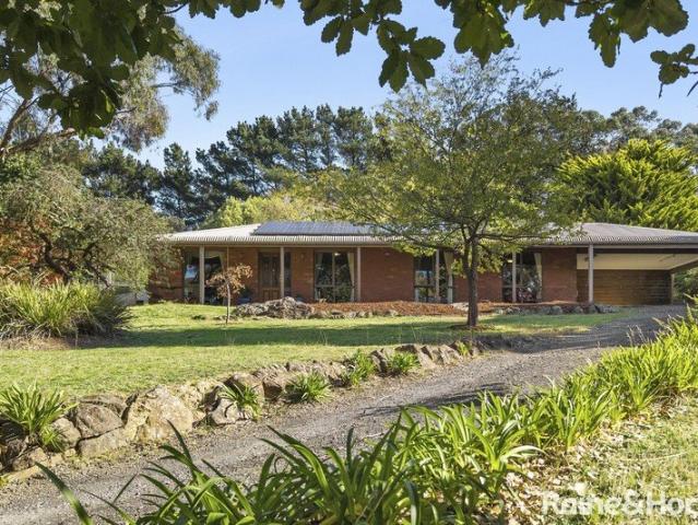 Spacious Family Living Moments from Macedon Town Centre