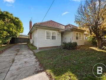 SPACIOUS FAMILY LIVING N PRIME WENDOUREE LOCATION
