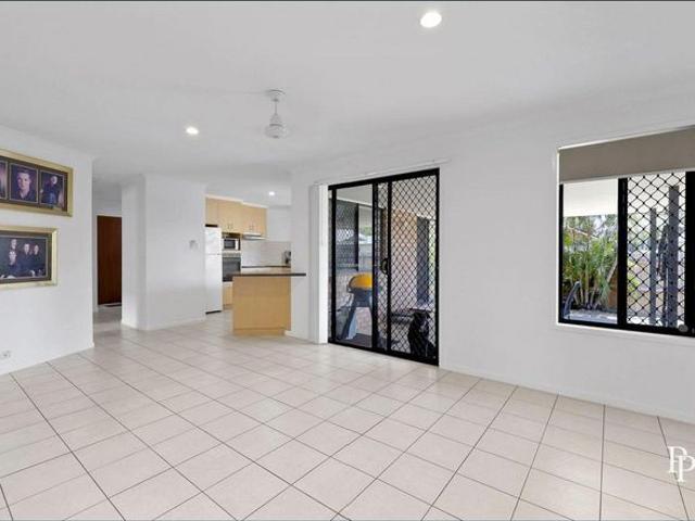 Spacious Family Living near the Beach
