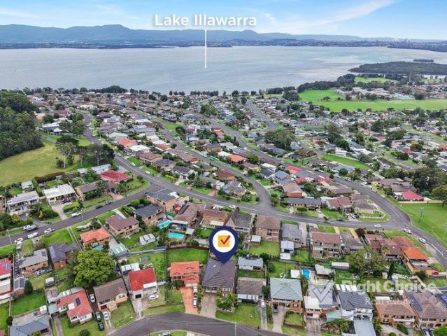 Spacious Family Living Near the Lake