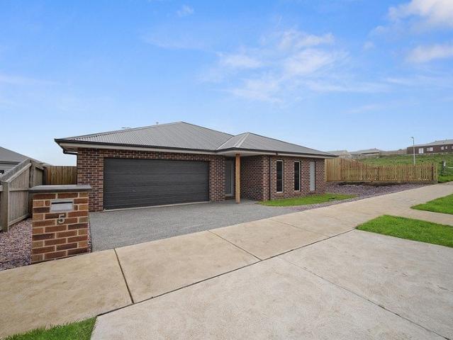 Spacious Family Living Near the River