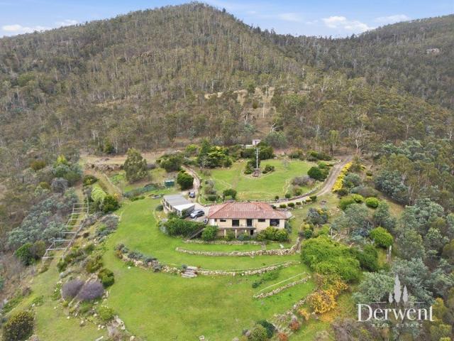 Spacious Family Living on Over 45 Hectares with Unforgettable Derwent River Views