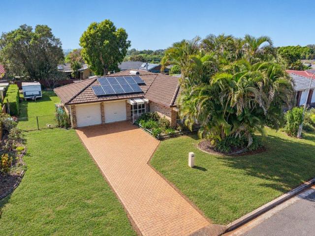 Spacious Family Living on a 825sqm level block