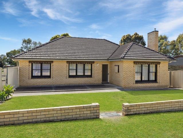 Spacious Family Living on a Generous 1,919m² Block!
