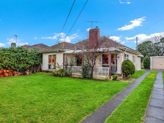 SPACIOUS FAMILY LIVING ON A GENEROUS 603SQM ALLOTMENT