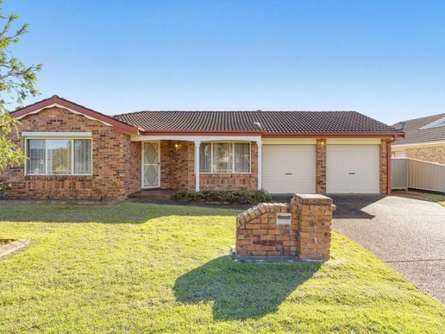 SPACIOUS FAMILY LIVING ON A GENEROUS 741.2 SQM BLOCK!