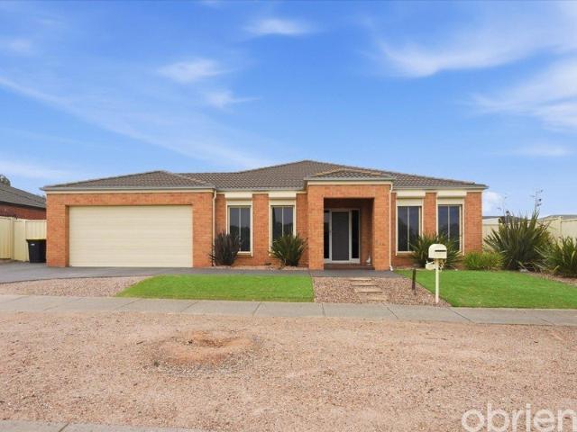 Spacious Family Living on a Generous 837m² Allotment