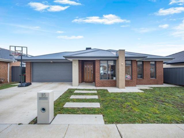Spacious Family Living on a Generous 853m² Allotment