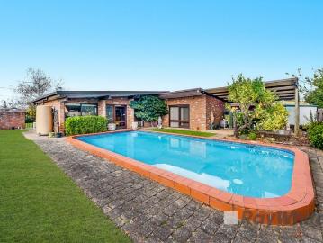 Spacious Family Living on a Generous 880m² Corner Allotment