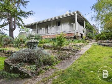 Clunes, Hepburn, Victoria - Garden, Equipped kitchen