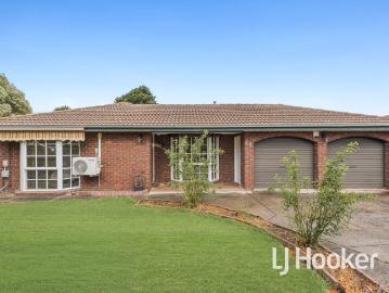 Spacious Family Living on a Generous Block in Cranbourne