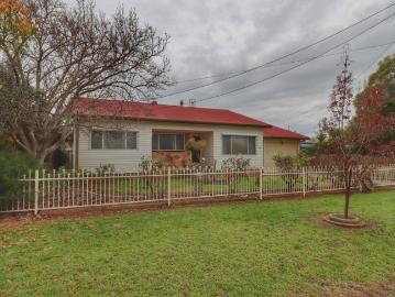 Spacious Family Living on a Generous Quarter Acre Block