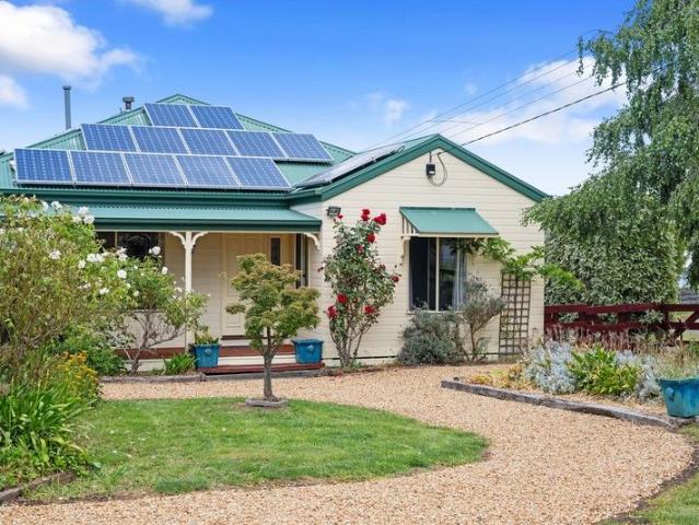 Spacious Family Living on a Generous Tylden Allotment