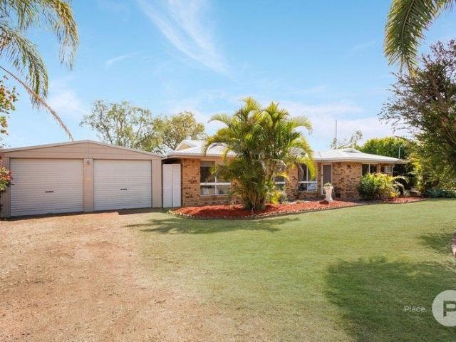 Spacious Family Living on a Fully Fenced Acreage
